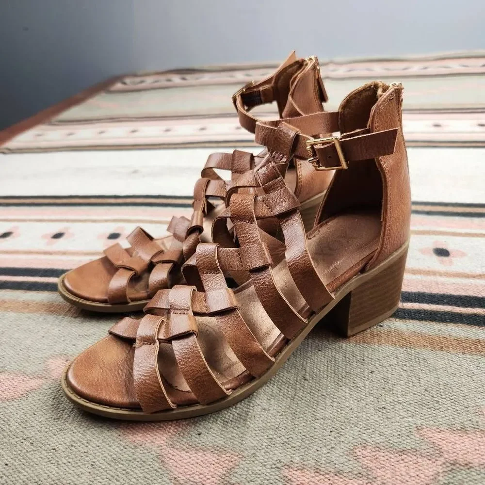 Brown Wooden Block Heel Girls Gladiator Sandals Big Girls Youth Size 2 T… - Picture 1 of 6